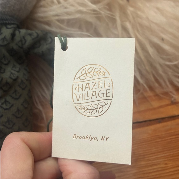 Hazel village Grace cat with outfit - Picture 4 of 9